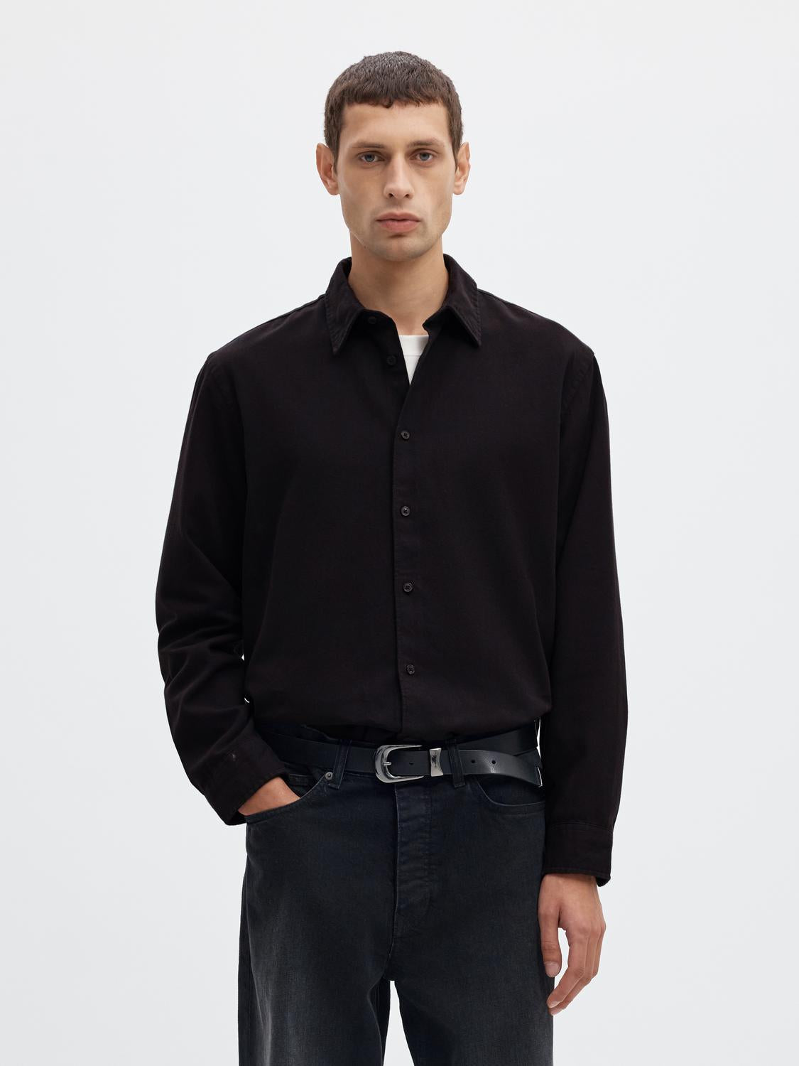 model_shot-front